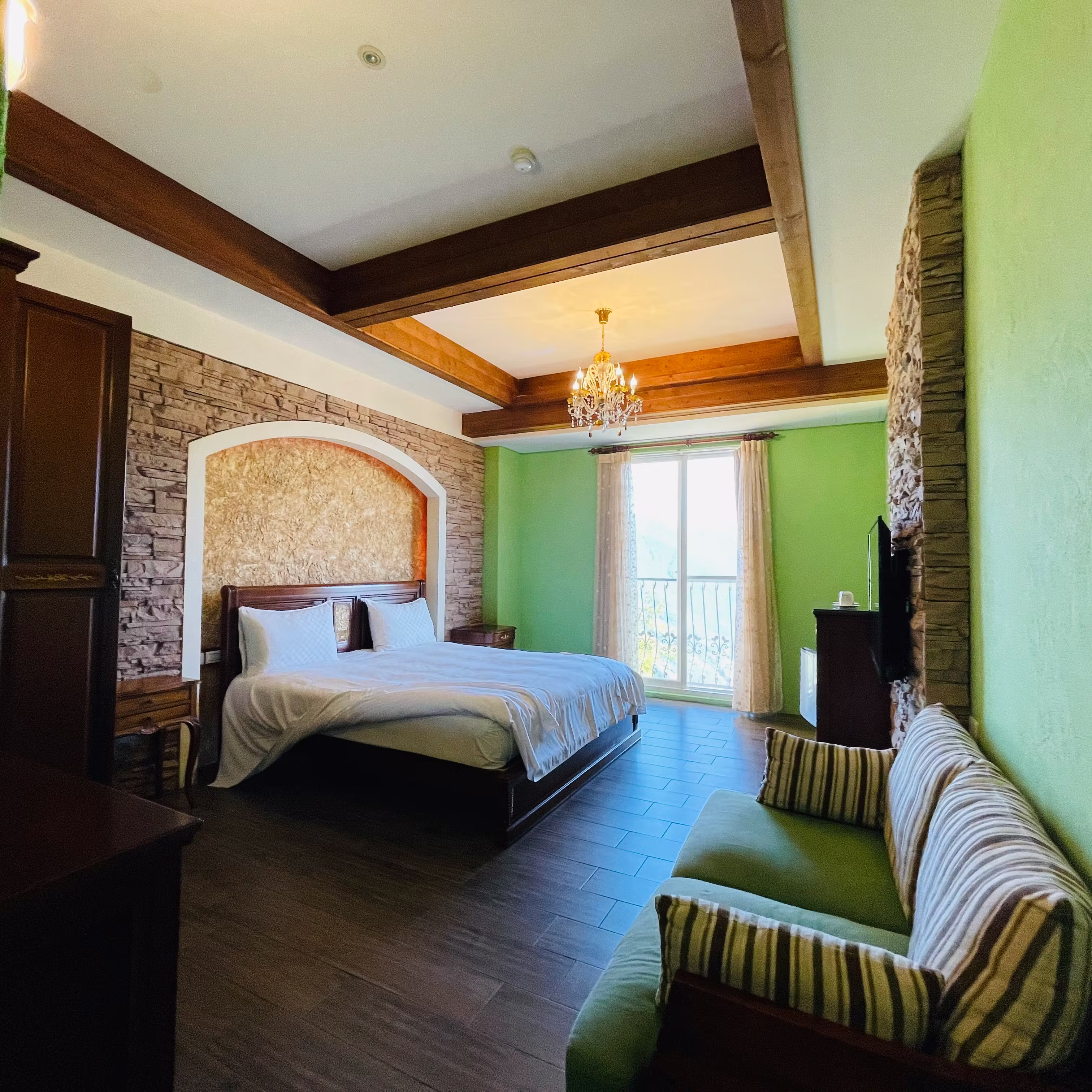 202溫馨山景雙人房