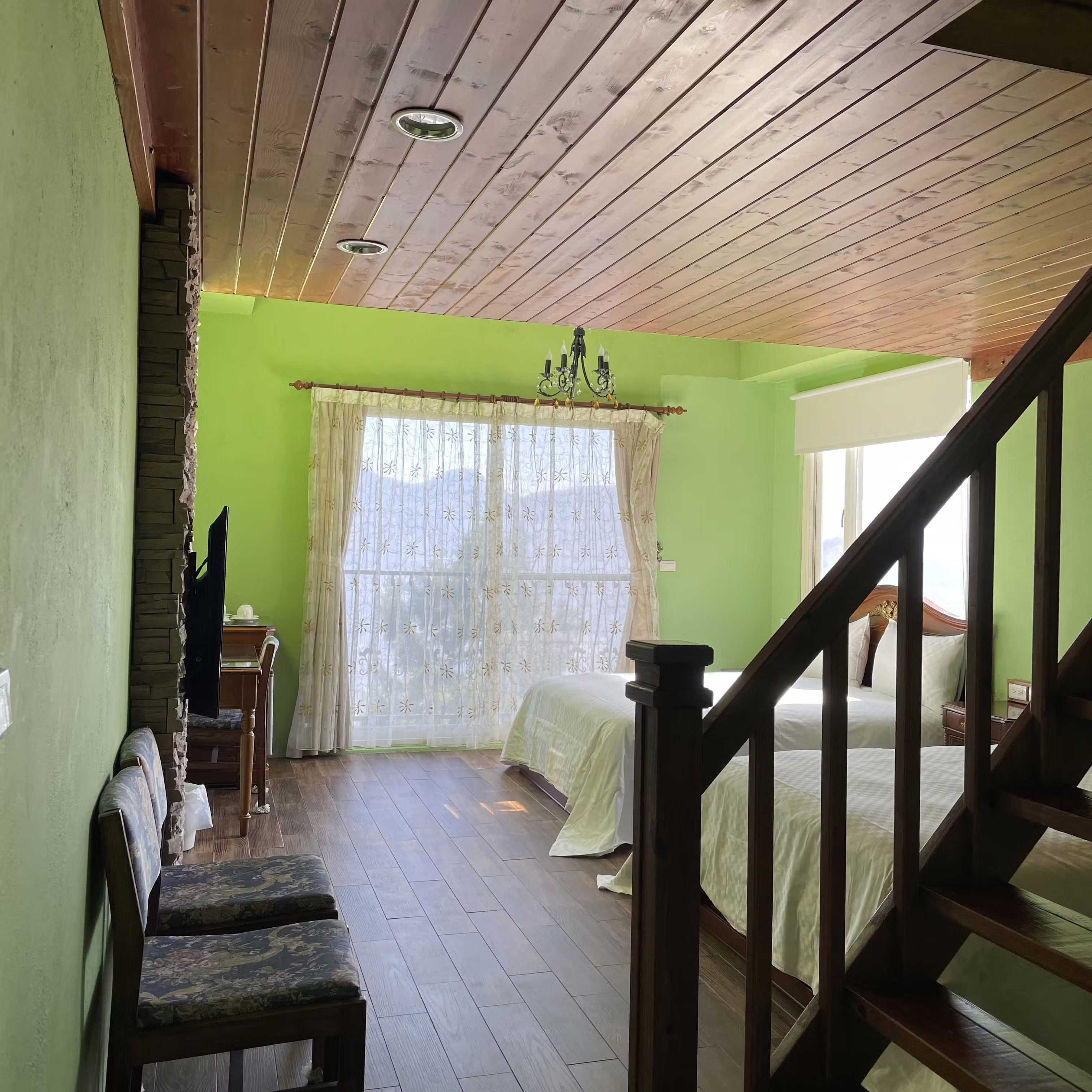 301 Stargazing Duplex Six-Person Room